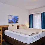 Gaestehaus Waldeck بيت ضيافة تيتيسي نيوستادت